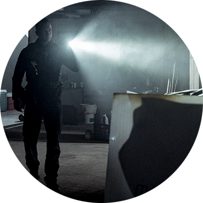 Stinger® 2020 :: Officer with handheld