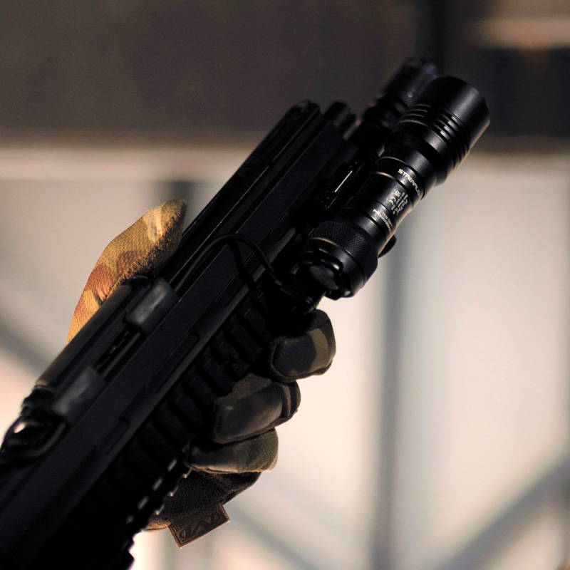 トイガン STREAMLIGHT PROTAC RAIL MOUNT1 Streamlight ProTac® Rail Mount 1 with Remote and Tail Switch (Black)