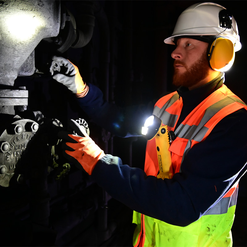 Survivor Pivot® | Intrinsically Safe Right Angle Flashlight