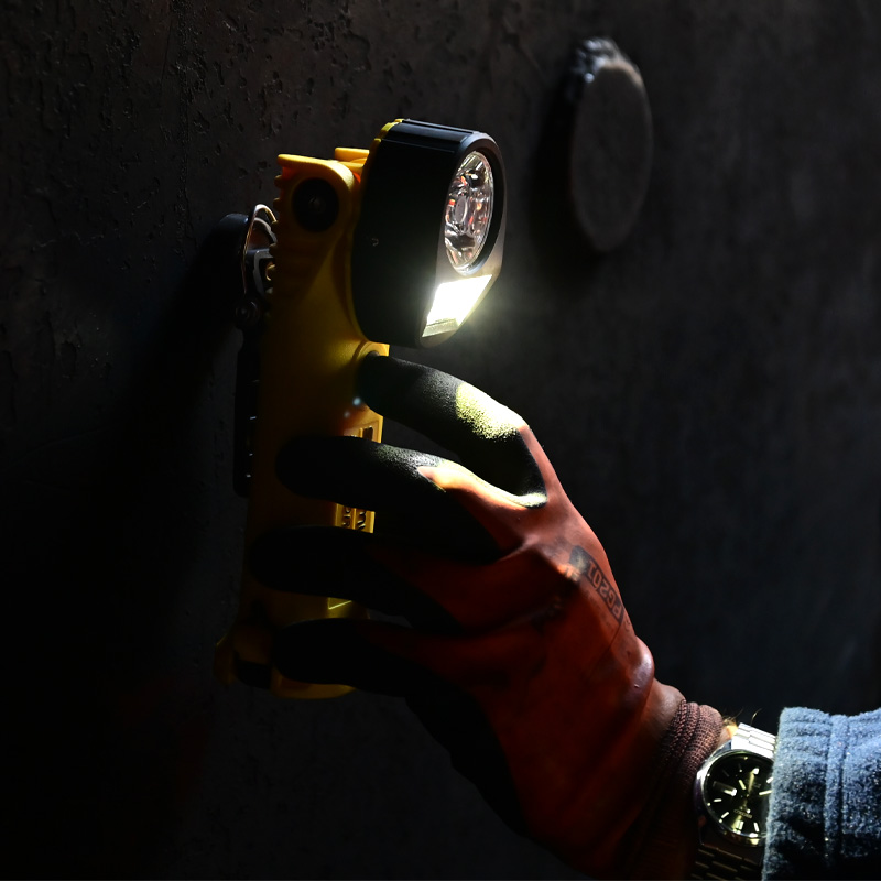 Survivor Pivot® | Intrinsically Safe Right Angle Flashlight